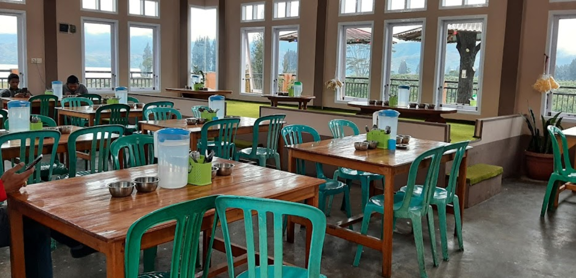 Menikmati Makanan Minang di Tepi Danau Kembar Alahan Panjang