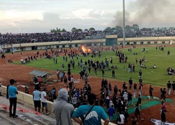 Liga 2 Memanas Pertandingan Persela vs Persijap Kacau karena Kerusuhan