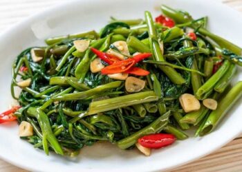 Tips Rahasia Memasak Tumis Kangkung agar Warnanya Tetap Hijau Segar