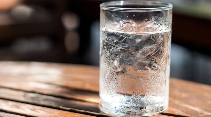 Bolehkah Minum Air Es Saat Buka Puasa? Ini Penjelasan Medis