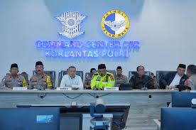 Menhub dan Kakorlantas Pantau Arus Mudik Lebaran di Jalur Tol Jakarta-Cikampek dan Jakarta-Merak