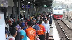 Lonjakan Pemudik di Stasiun Pasar Senen: 27.934 Penumpang Berangkat di H-2 Lebaran