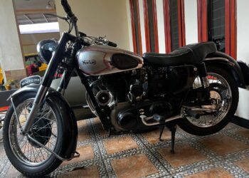 Motor Klasik Berlaga di Lintasan Basah, BBMC Torehkan Prestasi Perdana