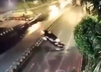 Salah Arah Google Maps, Mobil BMW Jatuh dari Tol buntu Krian-Gresik