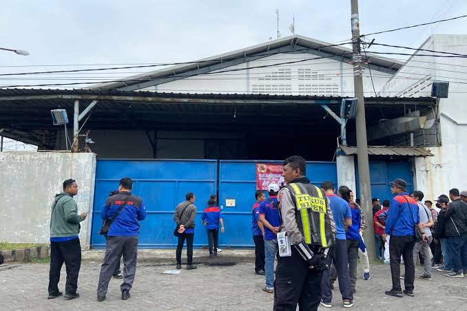 Perusahaan Penahan Ijazah Karyawan Akhirnya Disegel di Surabaya, Ini Kata Wemenaker