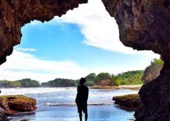 Pantai Madasari Pangandaran: Pesona Alam Selatan yang Memukau Pengunjung
