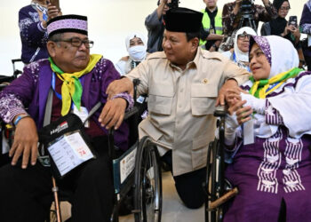 Sejarah Baru: Presiden Prabowo Jadi Presiden Pertama Lepas Jemaah Haji di Bandara