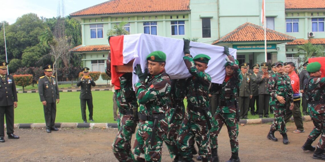 TNI Berduka: Panglima TNI Hadiri Upacara Pelepasan Jenazah Prajurit Korban Ledakan Munisi