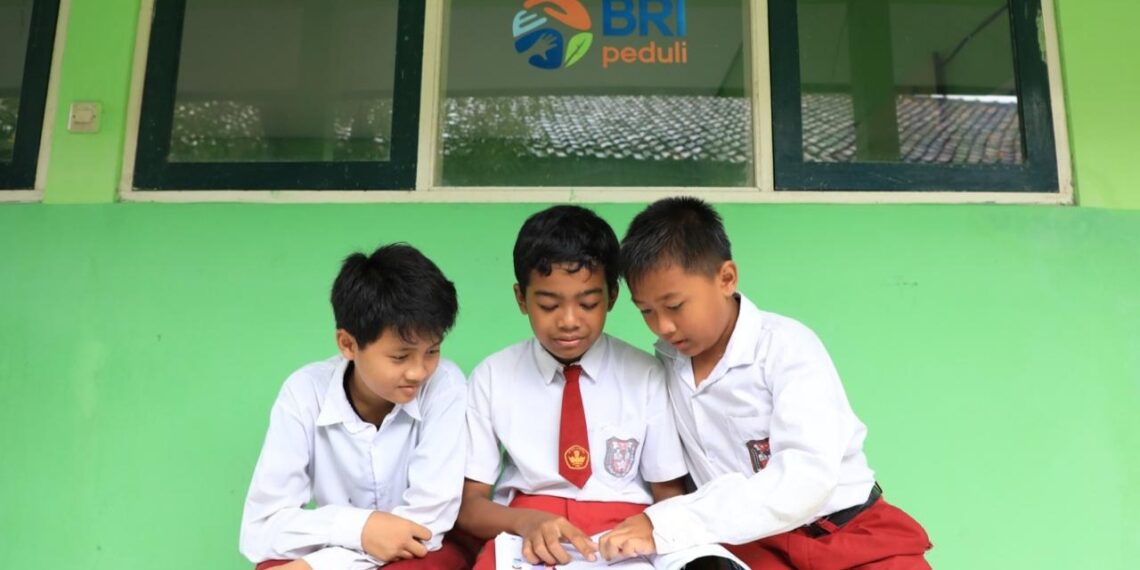 BRI Hadirkan Harapan: Ketika Sekolah Tua Menjadi Sumber Semangat Belajar yang Membahagiakan