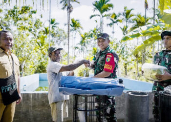 Satgas TMMD Kodim 1710/Mimika Berikan Bantuan Kolam dan Bibit Lele