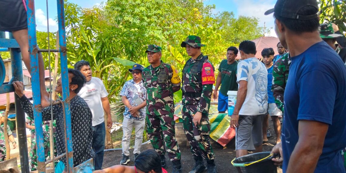Dansatgas TMMD Ke-124 Kodim 1501/Ternate Dampingi Tim Wasev Tinjau Sasaran TMMD di Kec. Sahu, Halmahera Barat