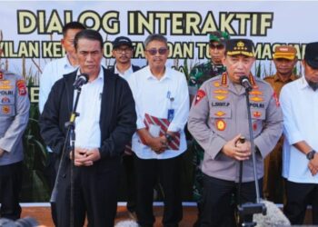 Cek Kesiapan Tampung Pangan, Kapolri-Mentan Tinjau Gudang Bulog di Tanete