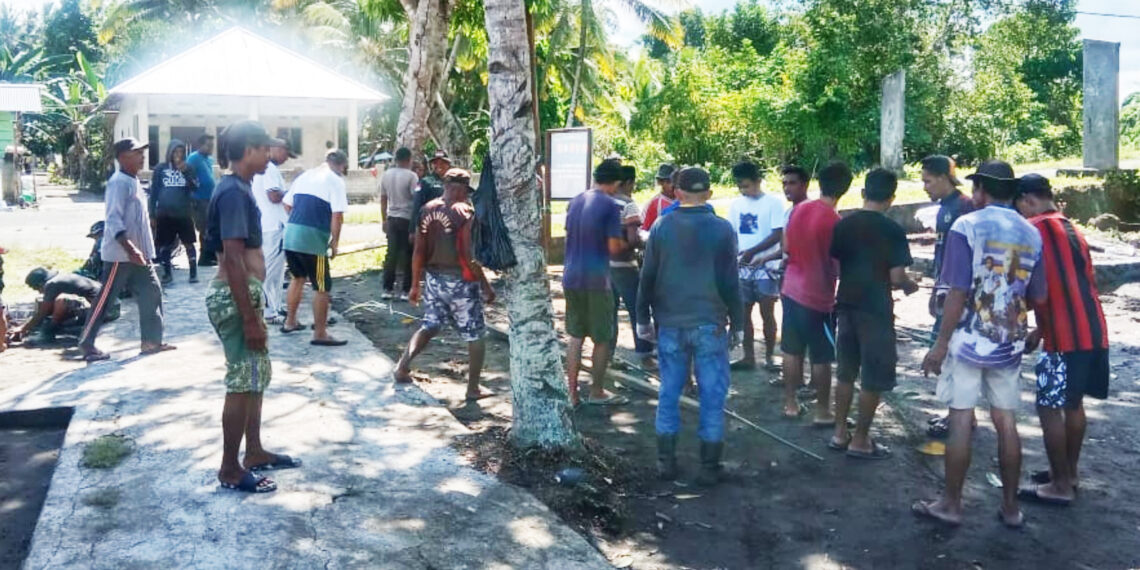 Satgas TMMD Kodim 1501/Ternate dan Masyarakat Membangun Bak Penampung Air