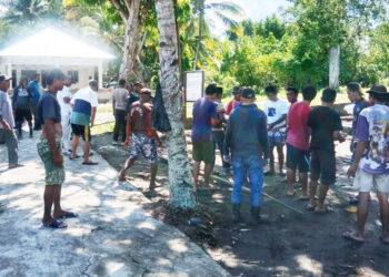 Satgas TMMD Kodim 1501/Ternate dan Masyarakat Membangun Bak Penampung Air