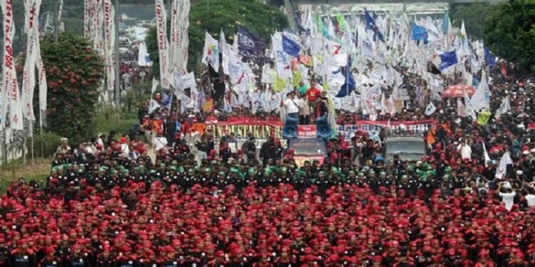 10.000 Buruh Bakal ‘Tumpah’ di Depan Istana Pekan Depan