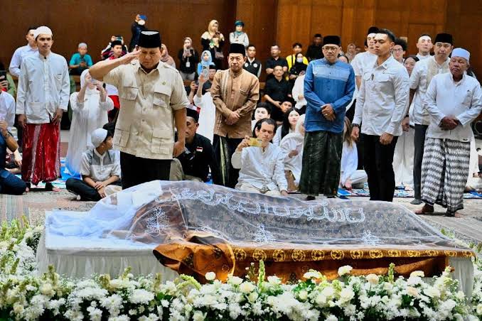 Presiden Prabowo Beri Penghormatan Terakhir kepada Mayjen Eddie Marzuki di TMII