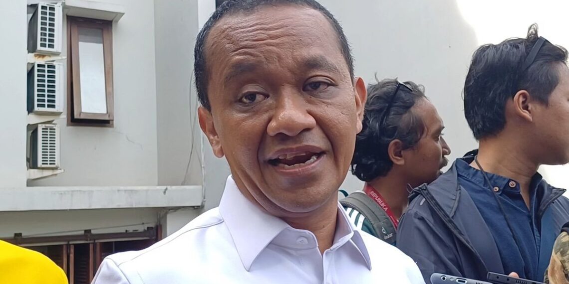 Ketua Umum Partai Golkar Bahlil Lahadalia saat memberikan arahan dalam acara sosialisasi Empat Pilar di DPP Golkar, Jakarta, Jumat (6/2/2026).