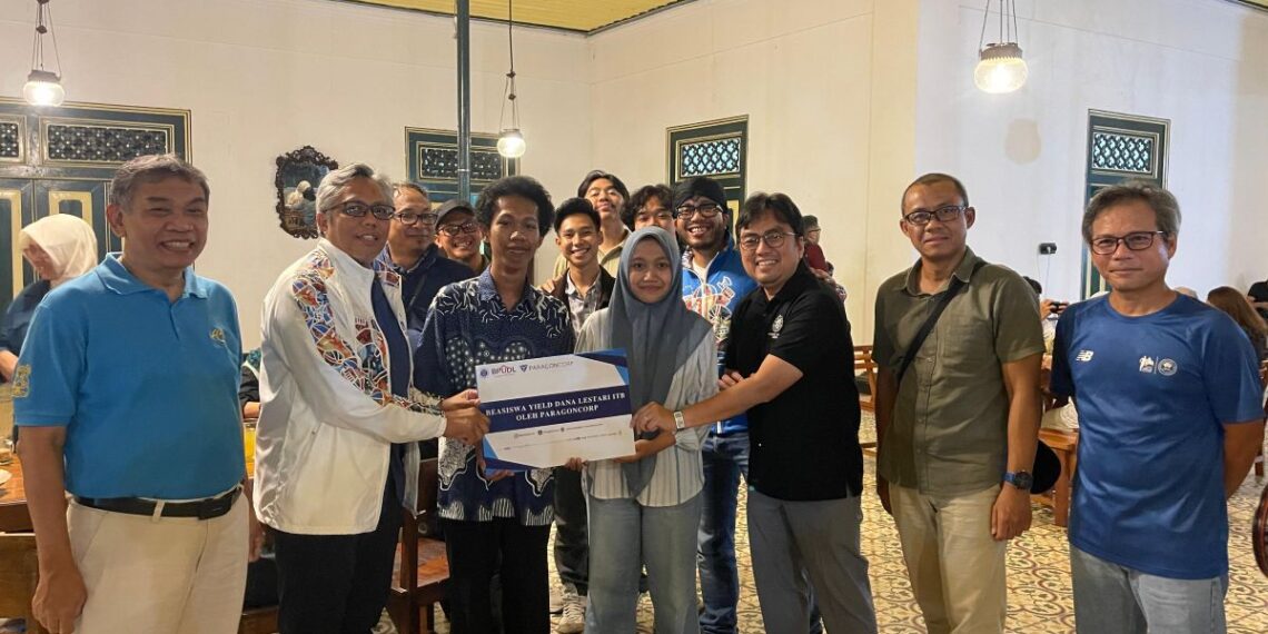 ParagonCorp Salurkan Beasiswa untuk Mahasiswa Baru
