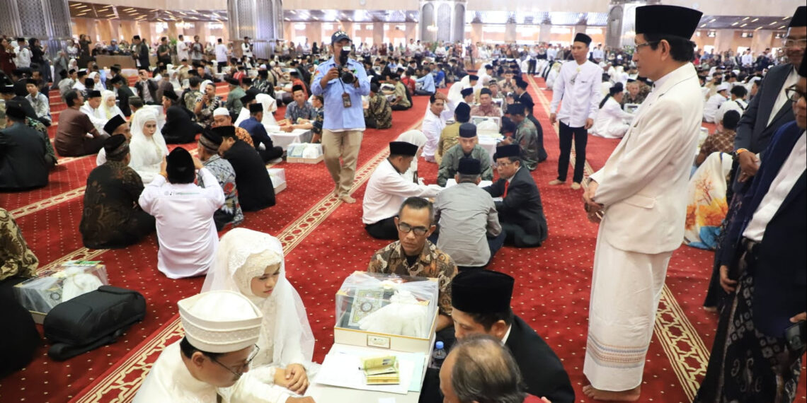 100 Pasangan Resmi Dinikahkan Massal di Masjid Istiqlal
