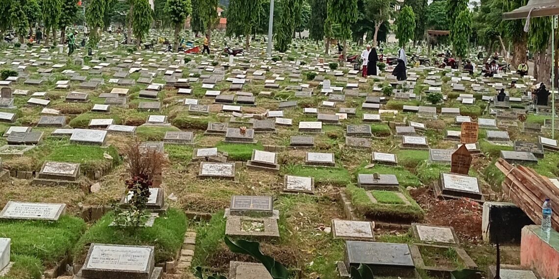 Sistem Tumpang Tindih Masih Andalan Pemakaman Jakarta