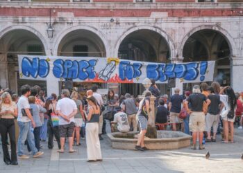 Warga Venezia Protes Pernikahan Mewah Jeff Bezos