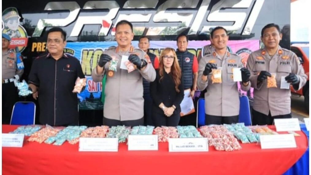 Selamatkan 15.000 Jiwa Anak Bangsa : Polres Metro Bekasi Kota Bongkar Jaringan Narkoba Bekasi-Bogor-Depok, 14 Ribu Butir Ekstasi Disita*