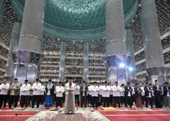 Panglima TNI Bersama Presiden RI Jalankan Salat Idul Adha di Masjid Istiqlal