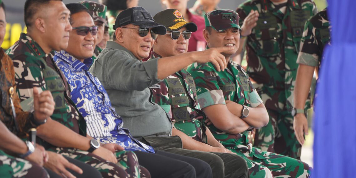 Panglima TNI Bersama Menhan RI Tinjau Pasukan Defile Untuk Bastille Day Prancis