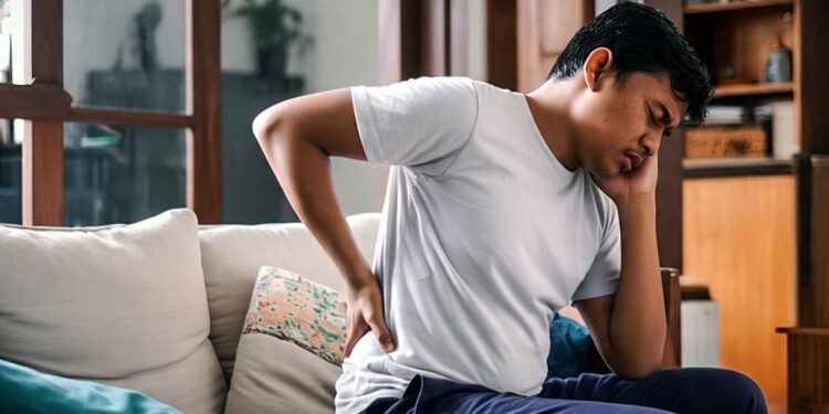 Punggung Sering Nyeri? Ini Penyebab dan Solusinya