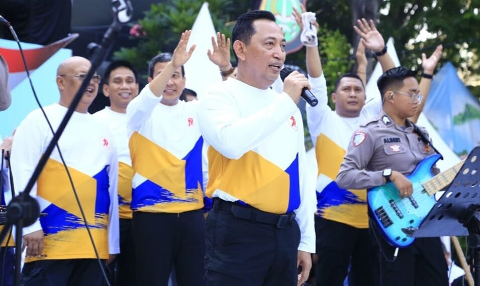 Kapolri Meriahkan CFD Bhayangkara Sport Day, Nyanyikan Lagu Godbless dan Bon Jovi