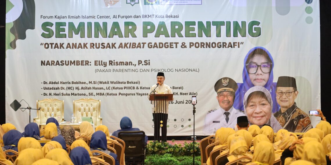 Wawali Bekasi: Orang Tua Harus Awasi Anak Gunakan Gadget