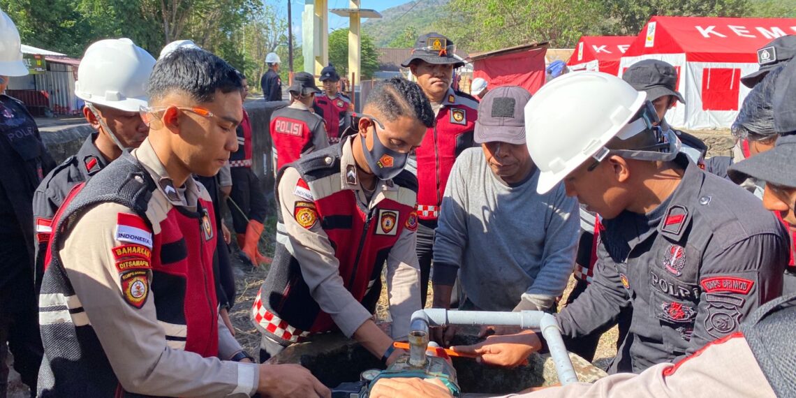 Polda NTT Beri Bantuan Dinamo Air dan Perbaiki Sumur Demi Penuhi Kebutuhan Air Bersih Pengungsi Posko Konga*