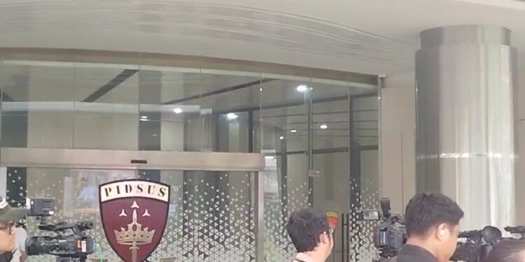 Direktur Operasional PT Zyrexindo hingga Nadiem Makarim Diperiksa Kejagung Terkait Korupsi Laptop