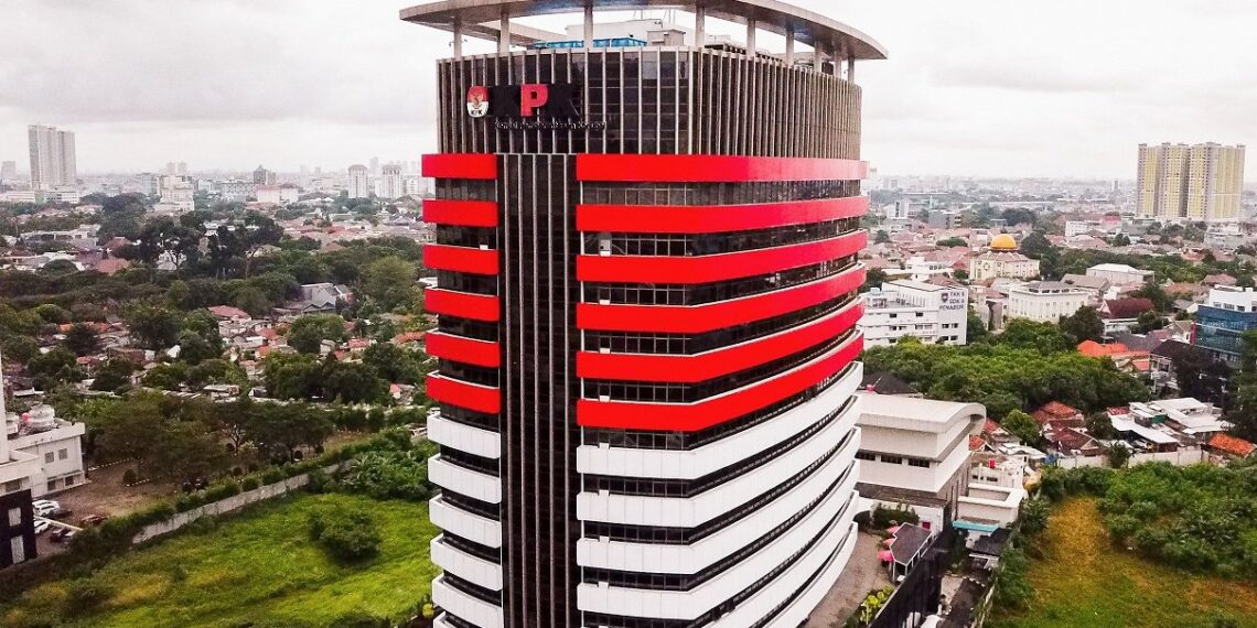 Tim penindakan Komisi Pemberantasan Korupsi (KPK) melakukan operasi tangkap tangan (OTT) di Tangerang, Banten.