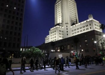 Los Angeles Perpanjang Jam Malam, Protes Masih Berlanjut