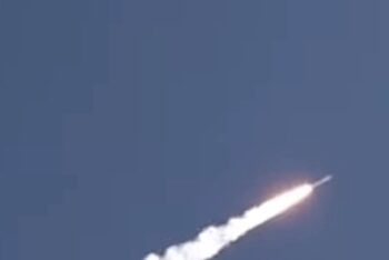 Iran Tembakkan Rudal Baru Khaibar ke Israel