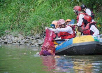 PLN Ajak 12 Ribu Pegawai Bersih Sampah Serentak di Indonesia