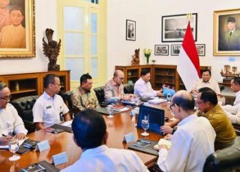 Prabowo Pimpin Rapat Tanggul Laut Utara Jawa