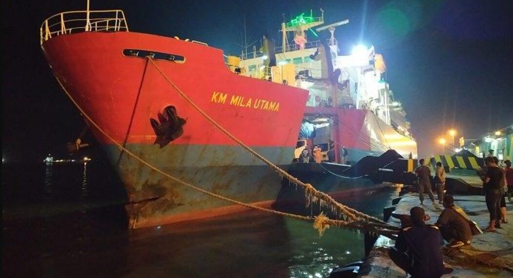 Kapal KM Mila Utama Terbakar di Bawean