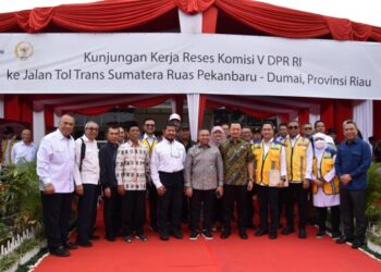 DPR dan Kementerian PU Tinjau Jalan Tol dan Stadion di Riau