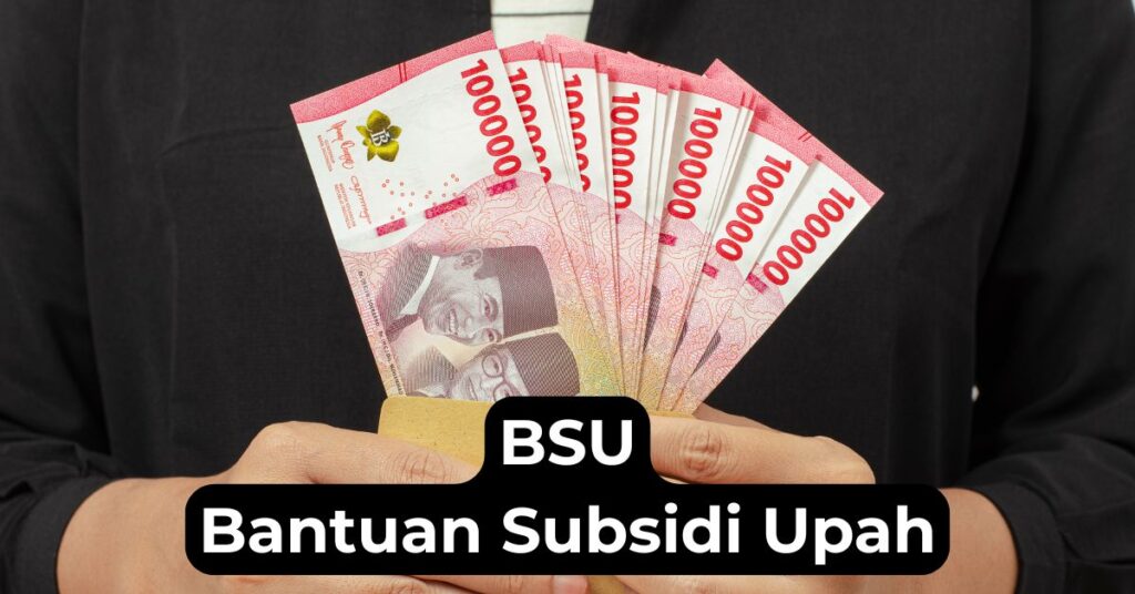 Tangan memegang uang tunai dengan tulisan BSU Bantuan Subsidi Upah 2025