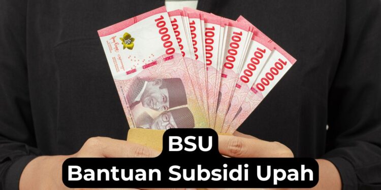 Tangan memegang uang tunai dengan tulisan BSU Bantuan Subsidi Upah 2025