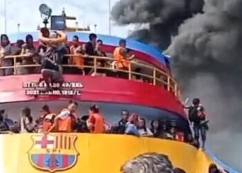 Penumpang Lompat ke Laut  KM Barcelona VA Rute Talaud–Manado Terbakar
