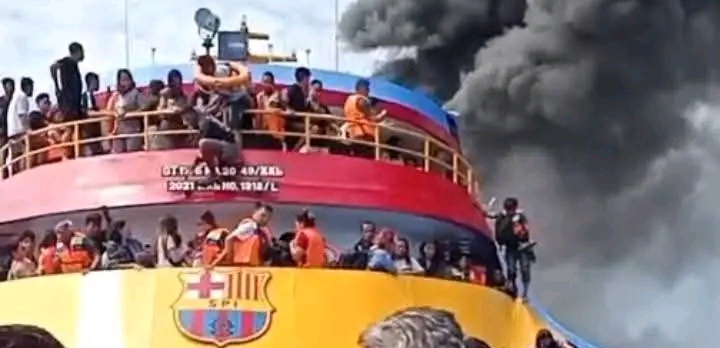 Penumpang Lompat ke Laut KM Barcelona VA Rute Talaud–Manado Terbakar