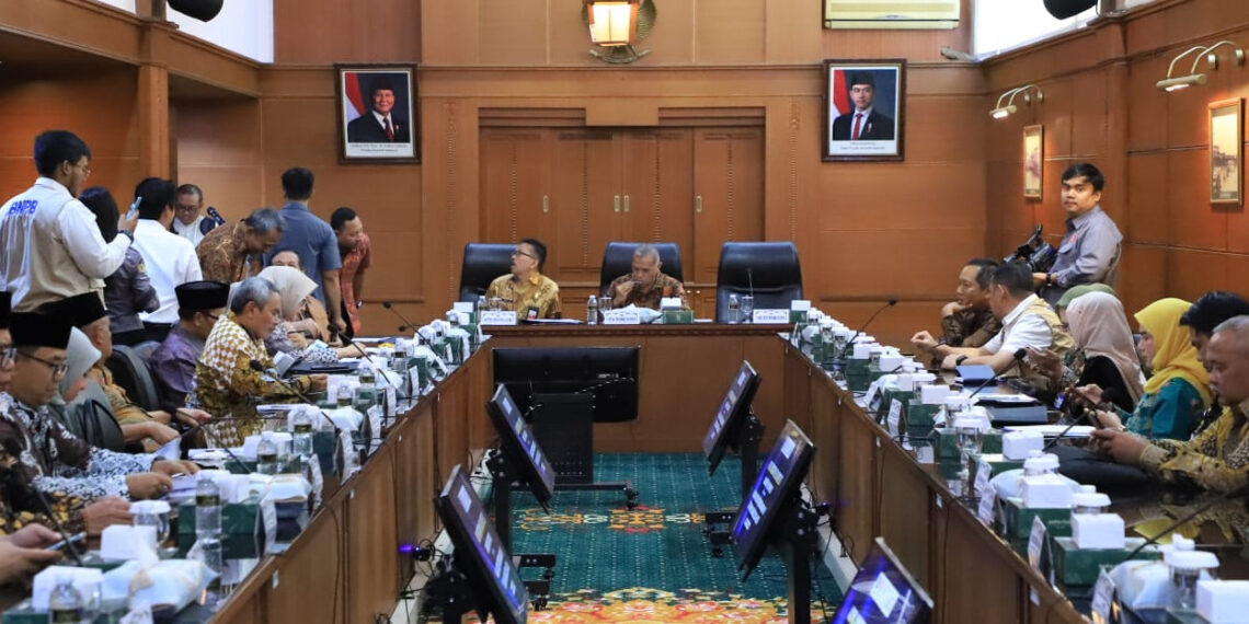 Komisi VIII Kunjungi Jatim, Serahkan Bantuan Pendidikan