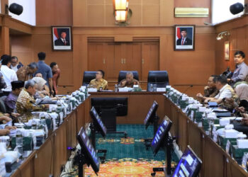 Komisi VIII Kunjungi Jatim, Serahkan Bantuan Pendidikan