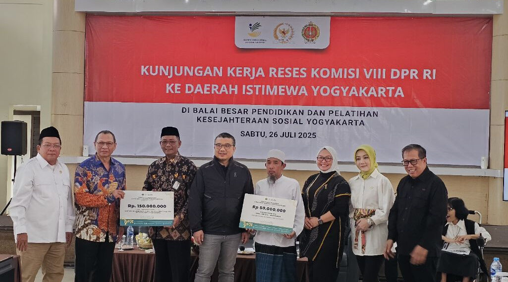 DPR RI Serahkan Bantuan Inkubasi Bisnis ke Pesantren DIY