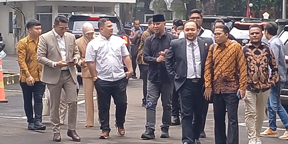 Ahmad Dhani dan Mulan Jameela Datangi KPAI Bersama Kuasa Hukum dan Anggota DPR, Tegaskan Perlindungan Anak Dilindungi Negara