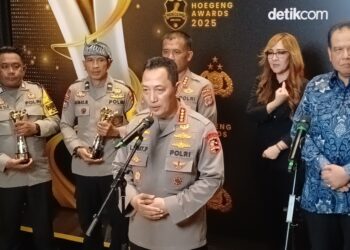 Kapolri Serahkan Hoegeng Award 2025: Dorong Polri Semakin Dekat dan Dicintai Masyarakat