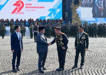 Prabowo Pimpin Upacara Bhayangkara, Dorong Polisi Dekat Rakyat